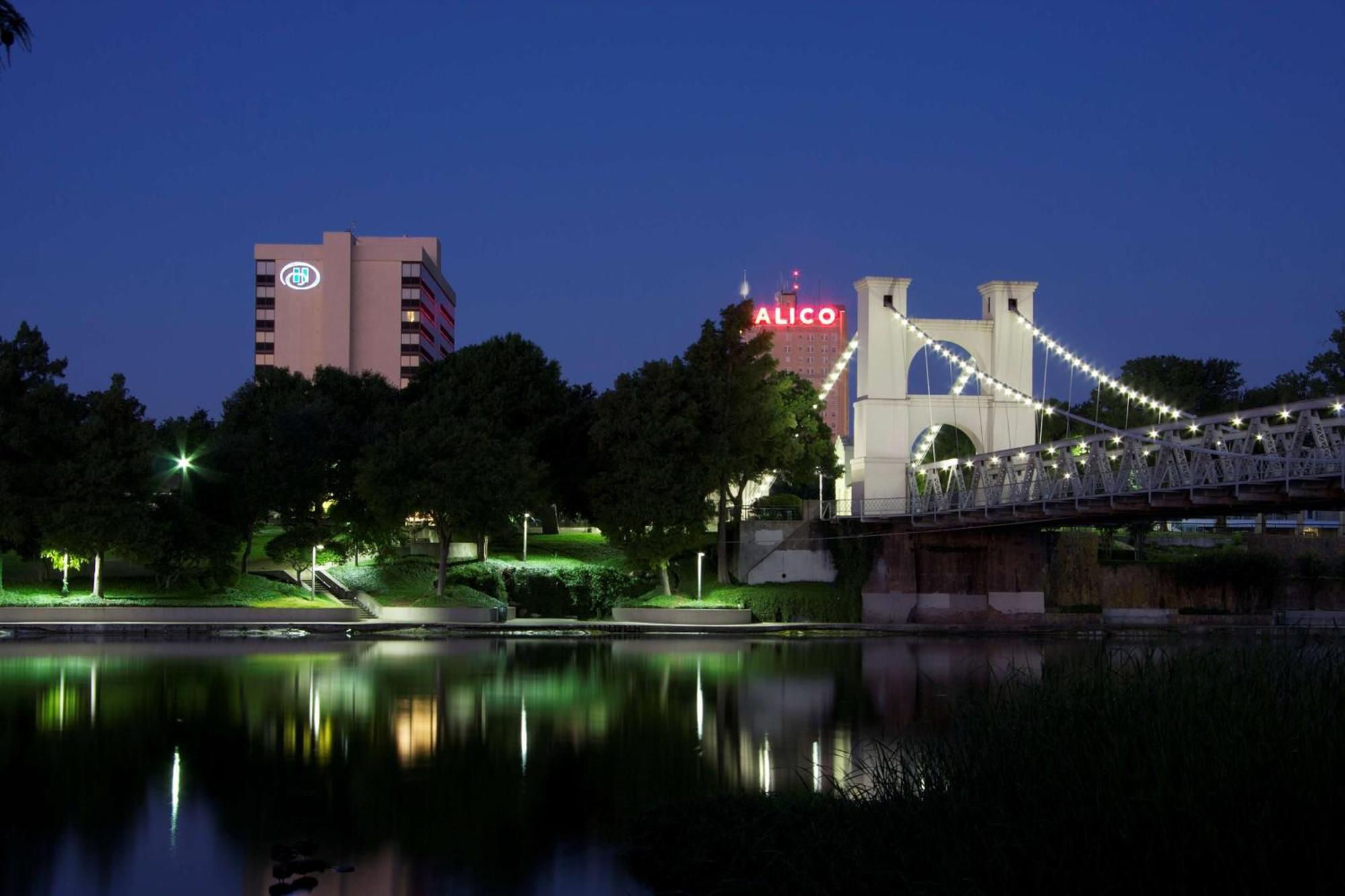Hotel Hilton Waco Esterno foto